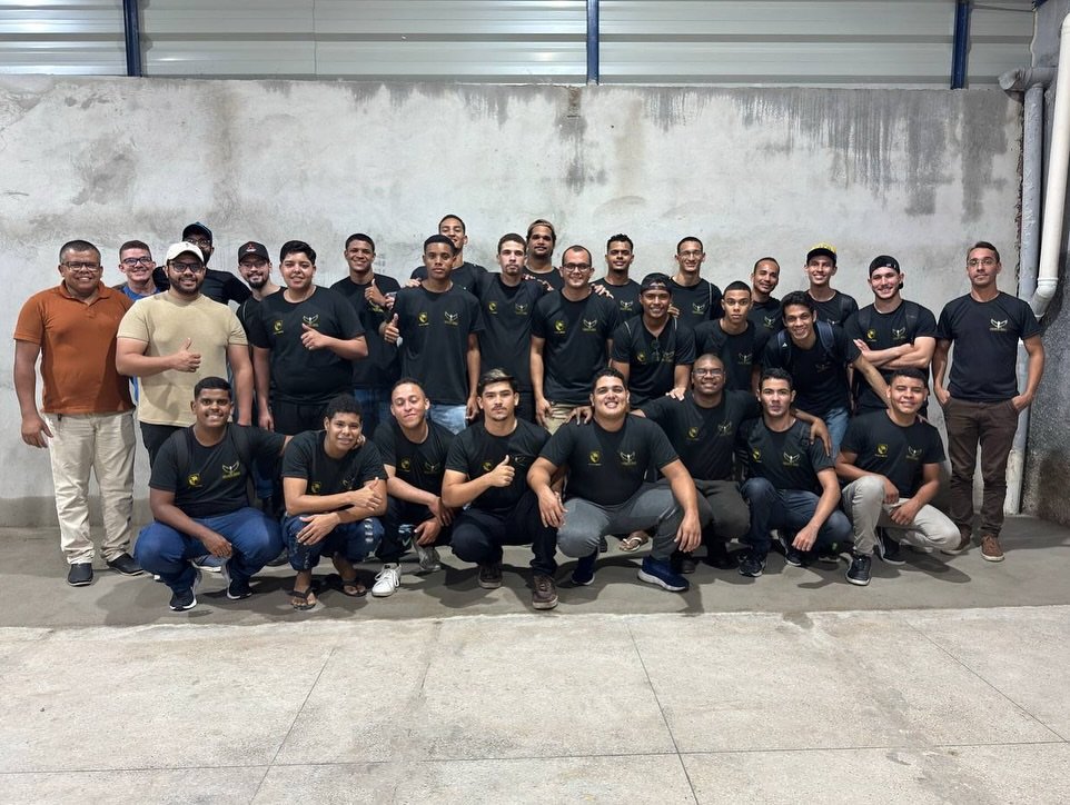Turma do Projeto Águia reunida no ano de 2025